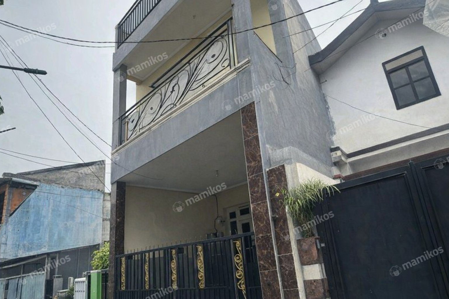 Rumah Sertifikat SHM 4 Kamar Tidur 4 Kamar Mandi Kebon Jeruk Jakarta Barat