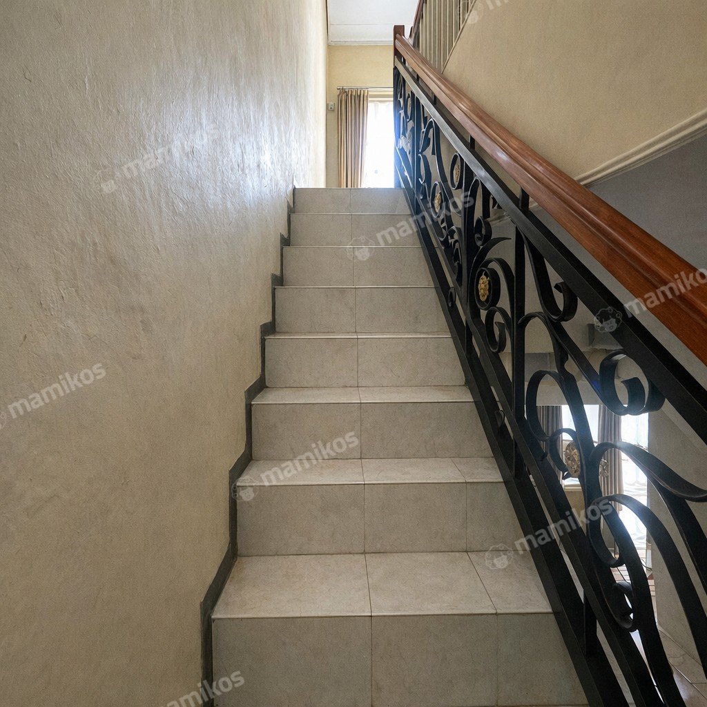 Rumah Sertifikat SHM 4 Kamar Tidur 4 Kamar Mandi Kebon Jeruk Jakarta Barat - Photo 3