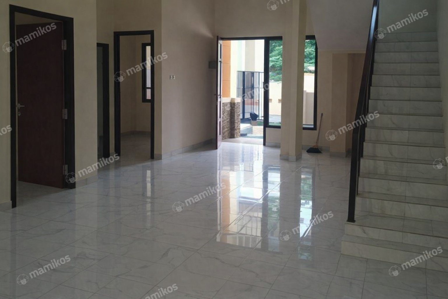 Rumah Baru Sertifikat SHM 4 Kamar Tidur Taman Surya Jakarta Barat