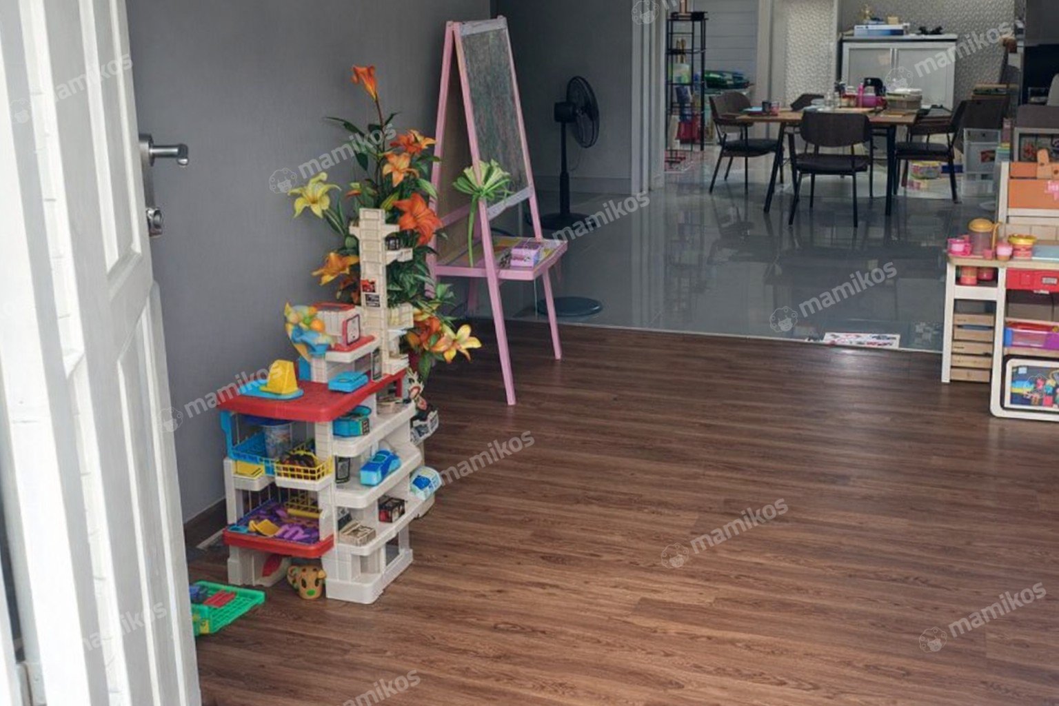 Rumah Sertifikat SHM 7 Kamar Tidur 3 Kamar Mandi Taman Ratu Jakarta Barat