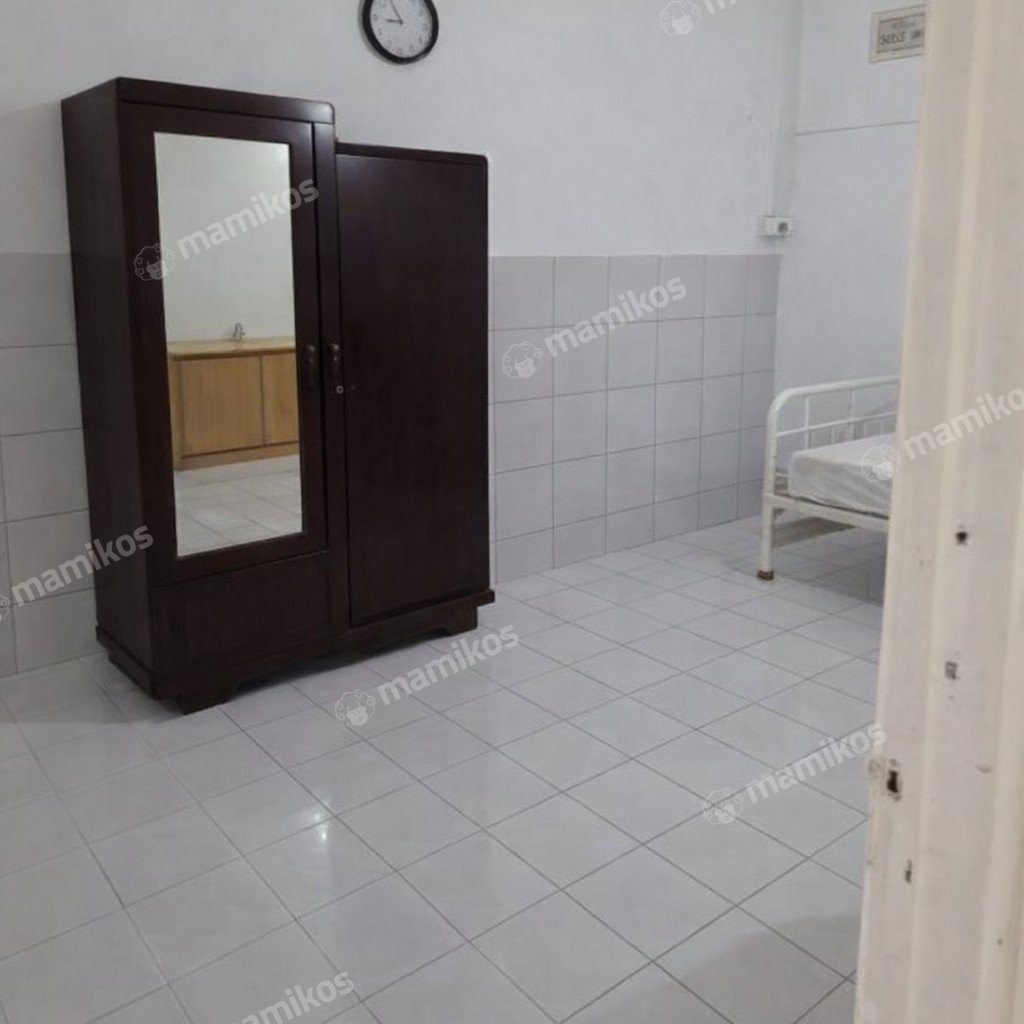 Rumah Sertifikat SHM 4 Kamar Tidur 2 Kamar Mandi Daan Mogot Jakarta Barat - Photo 2