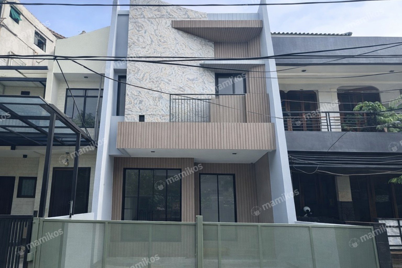 Rumah Sertifikat SHM 5 Kamar Tidur 4 Kamar Mandi Pondok Indah Jakarta Selatan