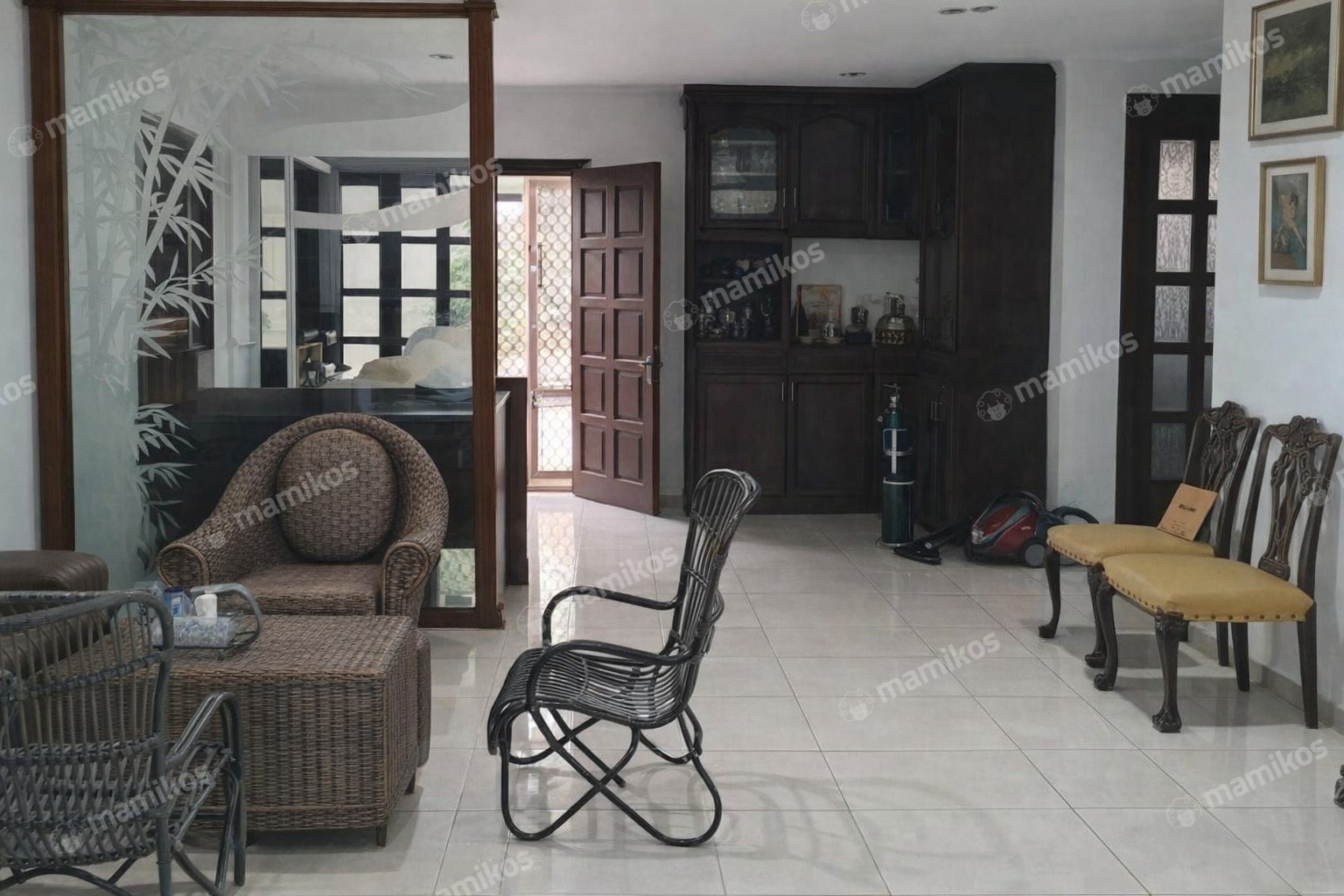 Rumah Sertifikat SHM 5 Kamar Tidur 5 Kamar Mandi Green garden Jakarta Barat