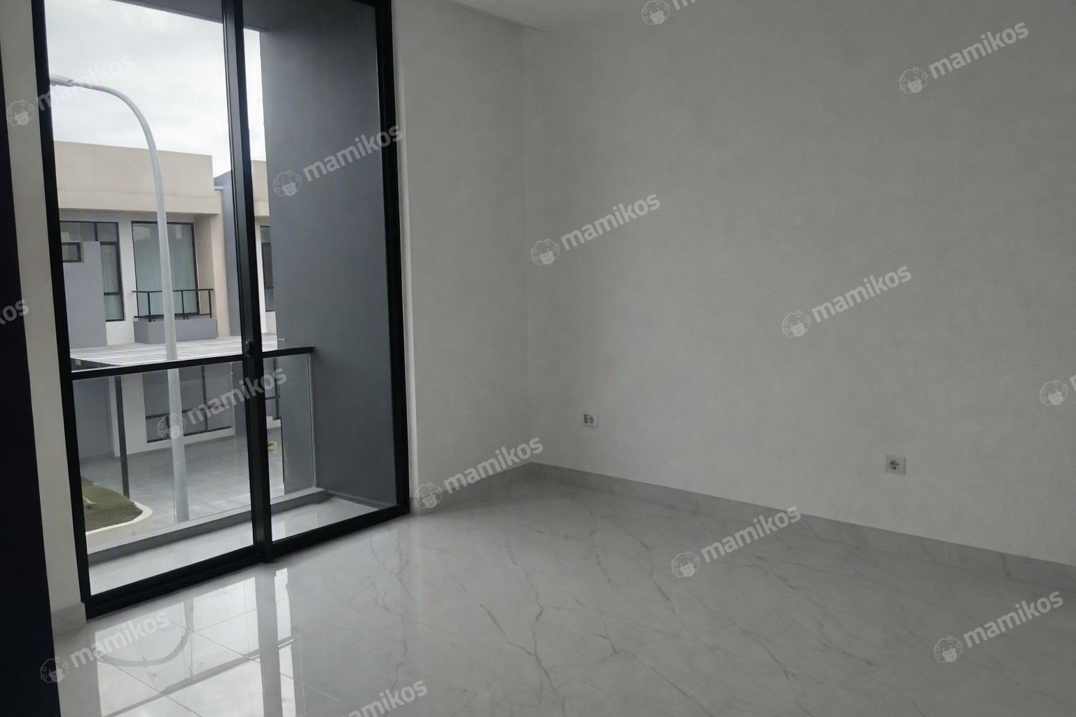 Rumah Sertifikat SHM 4 Kamar Tidur 3 Kamar Mandi Pantai Indah Kapuk 2 Jakarta Utara - Photo 4