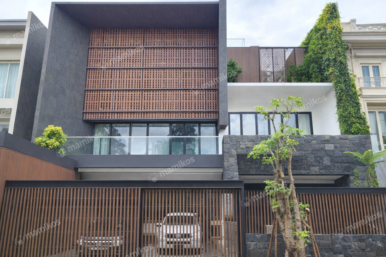 Rumah 6 Kamar Tidur 6 Kamar Mandi 4 Lantai Pantai Indah Kapuk Jakarta Utara