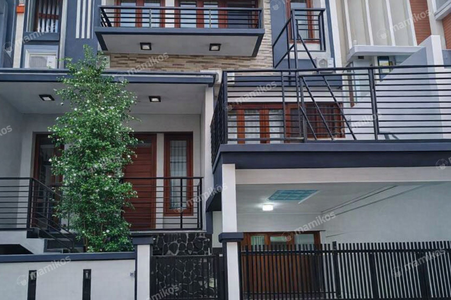 Rumah Sertifikat SHM 8 Kamar Tidur 8 Kamar Mandi Palmerah Jakarta Barat
