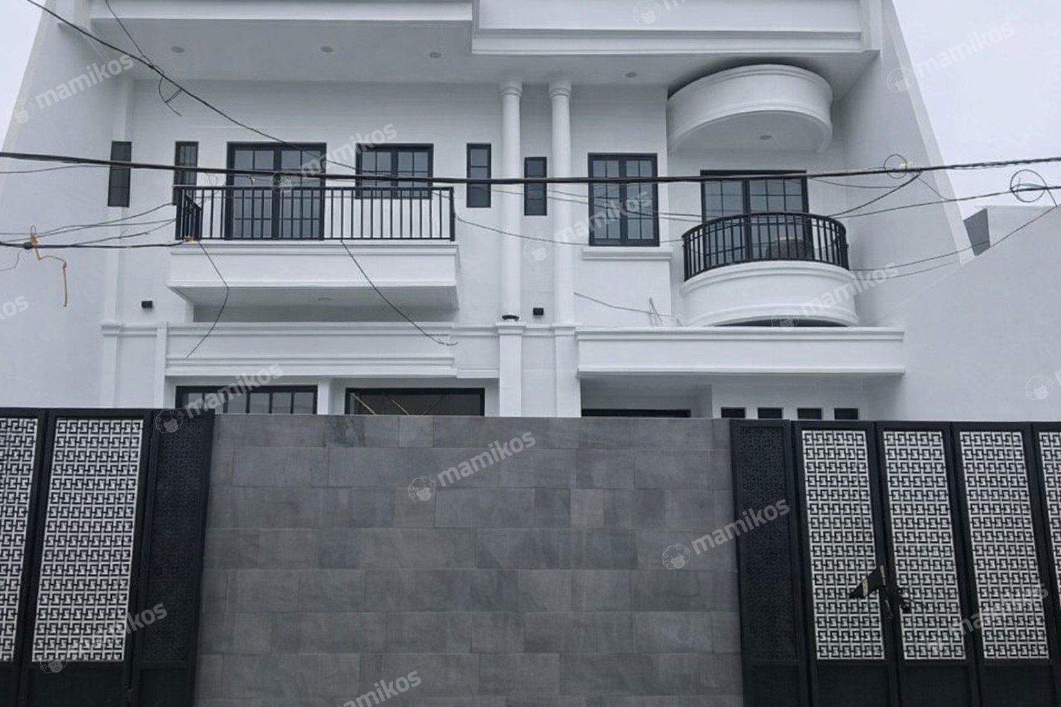 Rumah Sertifikat SHM 5 Kamar Tidur 4 Kamar Mandi Tomang Jakarta Barat
