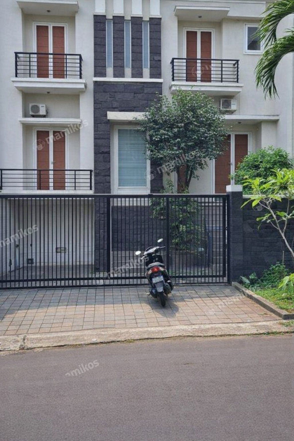 Rumah Sertifikat SHM 6 Kamar Tidur 6 Kamar Mandi Kembangan Jakarta Barat