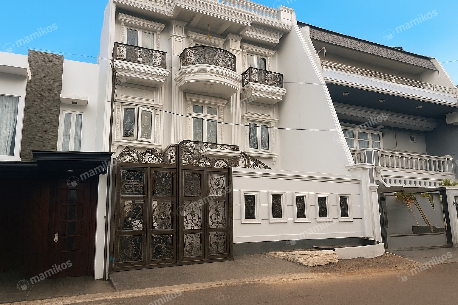 Rumah Sertifikat SHM 7 Kamar Tidur 4 Kamar Mandi Puri Indah Jakarta Barat