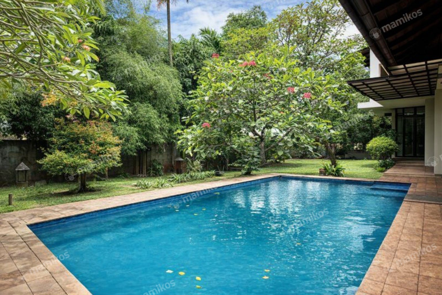Rumah Sertifikat SHM 7 Kamar Tidur 6 Kamar Mandi Kemang Jakarta Selatan