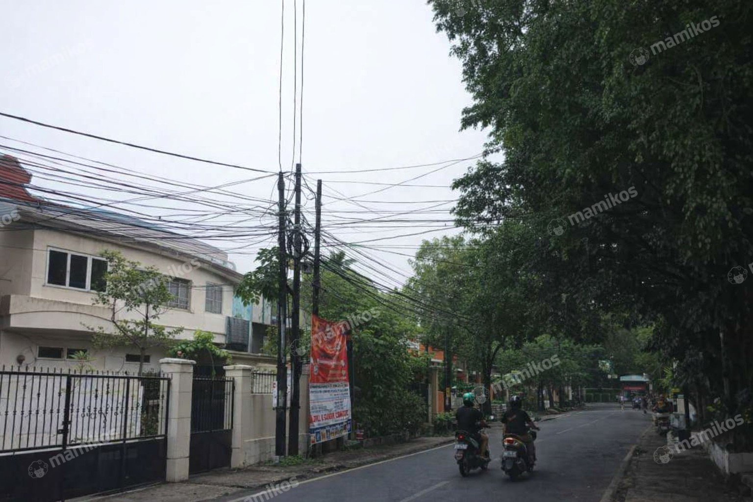 Rumah Sertifikat SHM 6 Kamar Tidur 3 Kamar Mandi Pulo Gadung Jakarta Timur - Photo 4