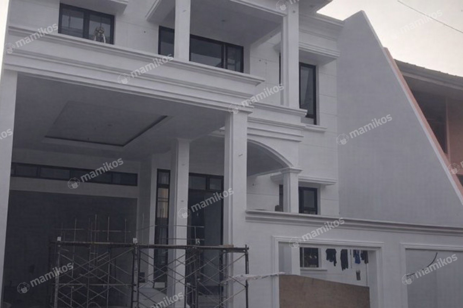 Rumah Sertifikat SHM 4 Kamar Tidur 4 Kamar Mandi Joglo Jakarta Barat
