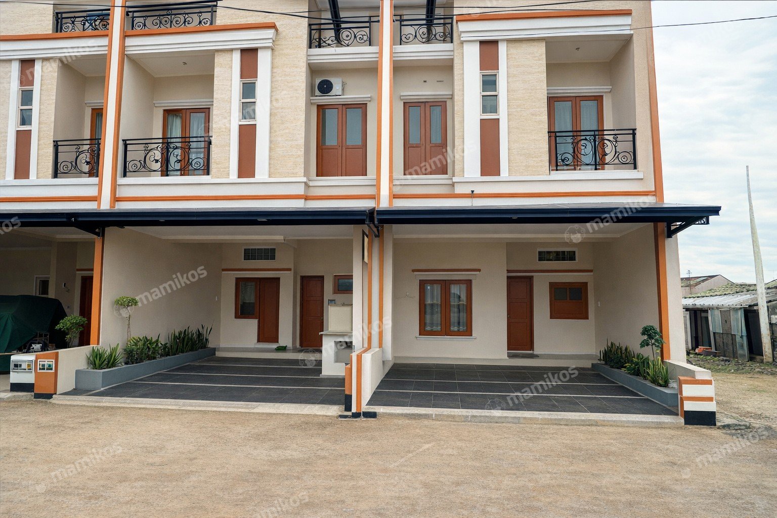 Rumah Sertifikat SHM 3 Kamar Tidur 3 Kamar Mandi Kramat Jati Jakarta Timur