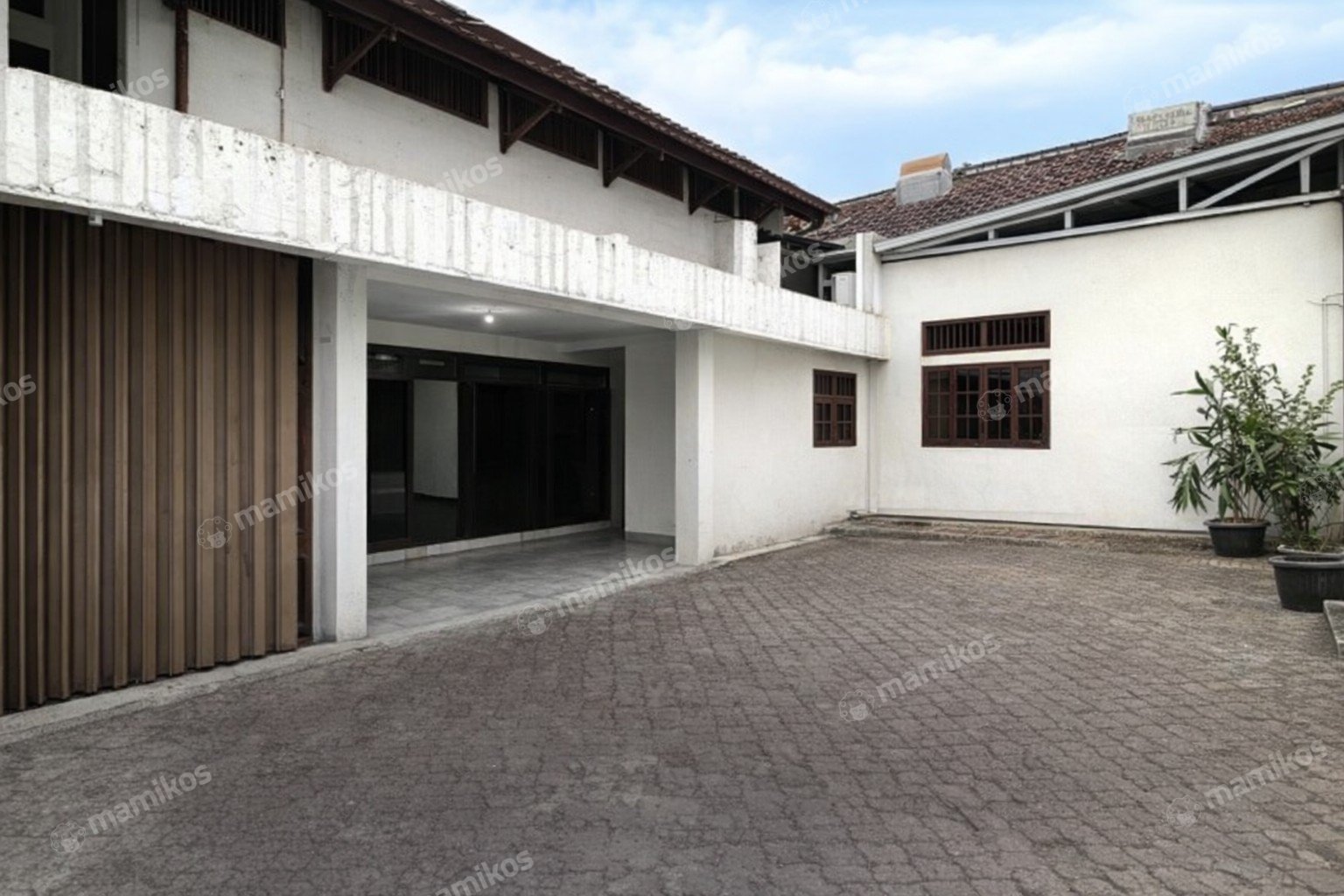 Rumah Sertifikat SHM 8 Kamar Tidur 5 Kamar Mandi Senopati Jakarta Selatan