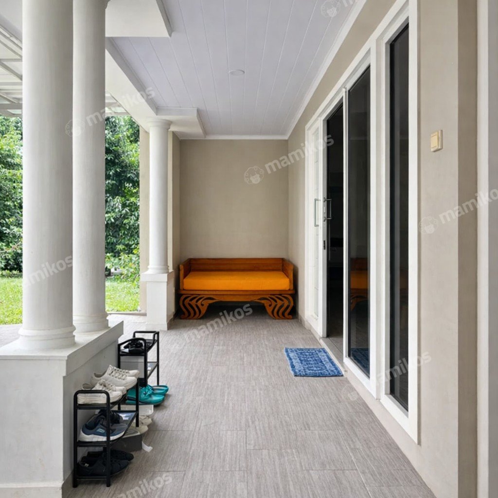 Rumah Sertifikat SHM 4 Kamar Tidur 3 Kamar Mandi Kota Wisata Jakarta Timur - Photo 5
