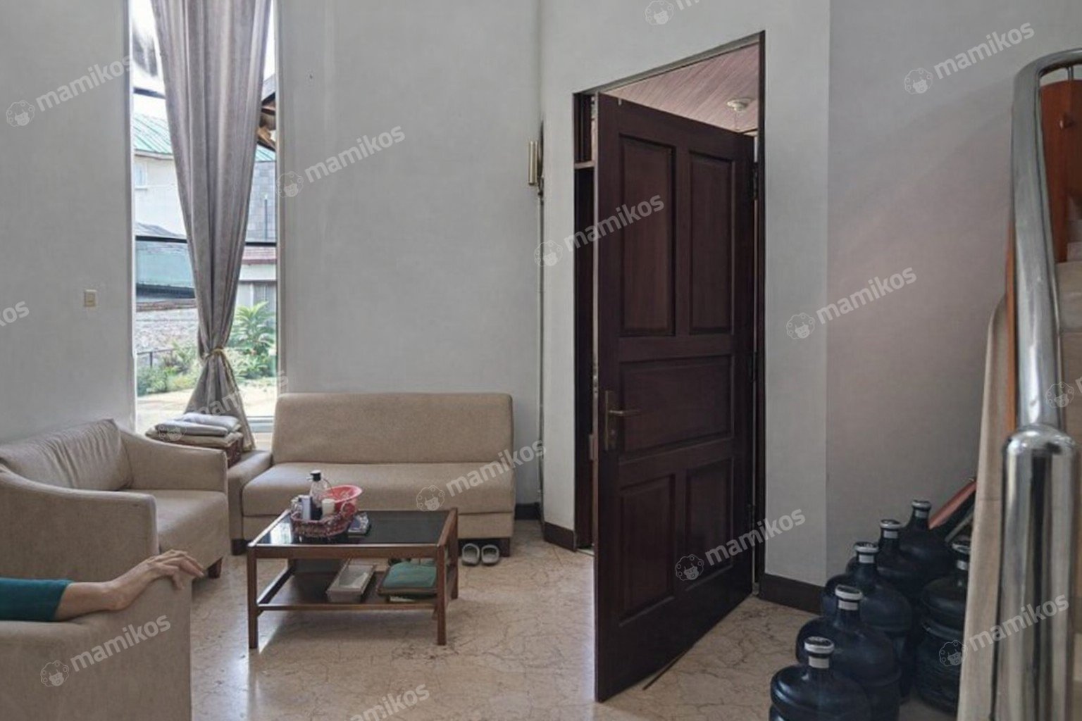 Rumah 5KT 2KM Intercon Jakarta Barat