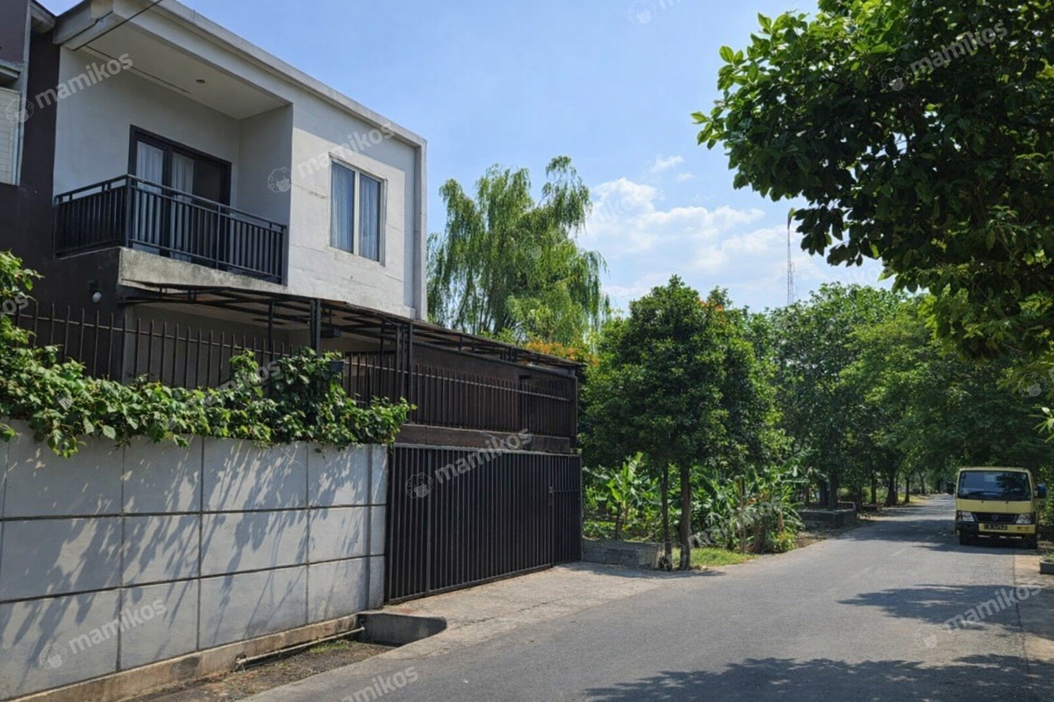 Rumah Sertifikat SHM 4 Kamar Tidur 3 Kamar Mandi Joglo Jakarta Barat