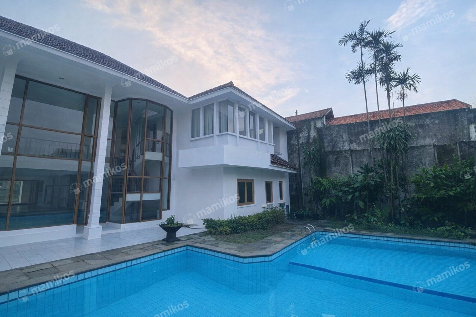 Rumah Sertifikat SHM 7 Kamar Tidur 6 Kamar Mandi Kebayoran Baru Jakarta Selatan