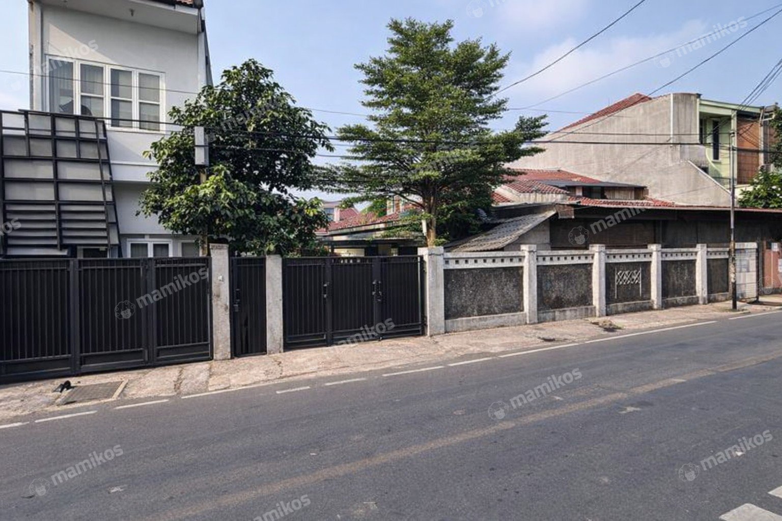 Rumah Sertifikat SHM 10 Kamar Tidur 6 Kamar Mandi Kebon Jeruk Jakarta Barat