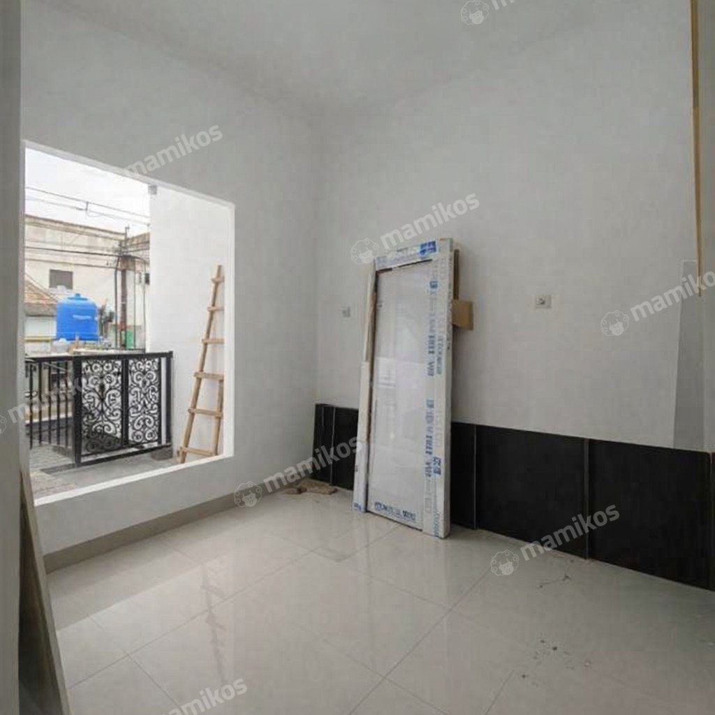 Rumah Sertifikat SHM 4 Kamar Tidur 3 Kamar Mandi Kalisari Jakarta Timur - Photo 2