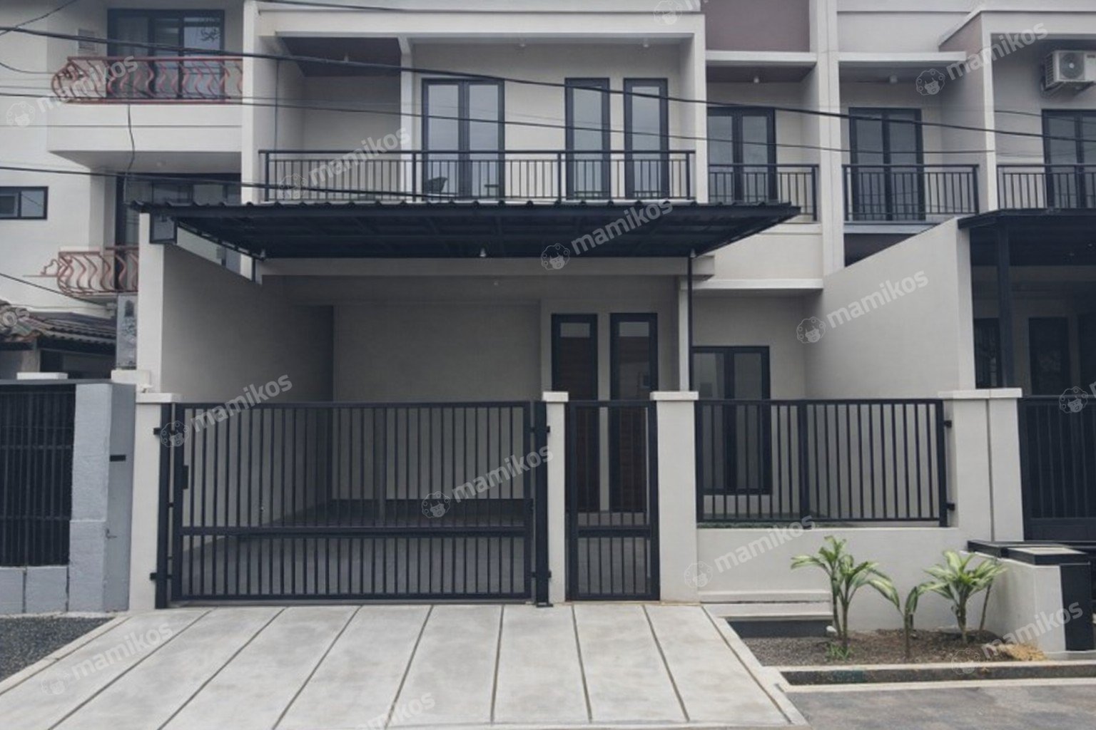 Rumah Sertifikat SHM 6 Kamar Tidur 7 Kamar Mandi Pondok Kelapa Jakarta Timur