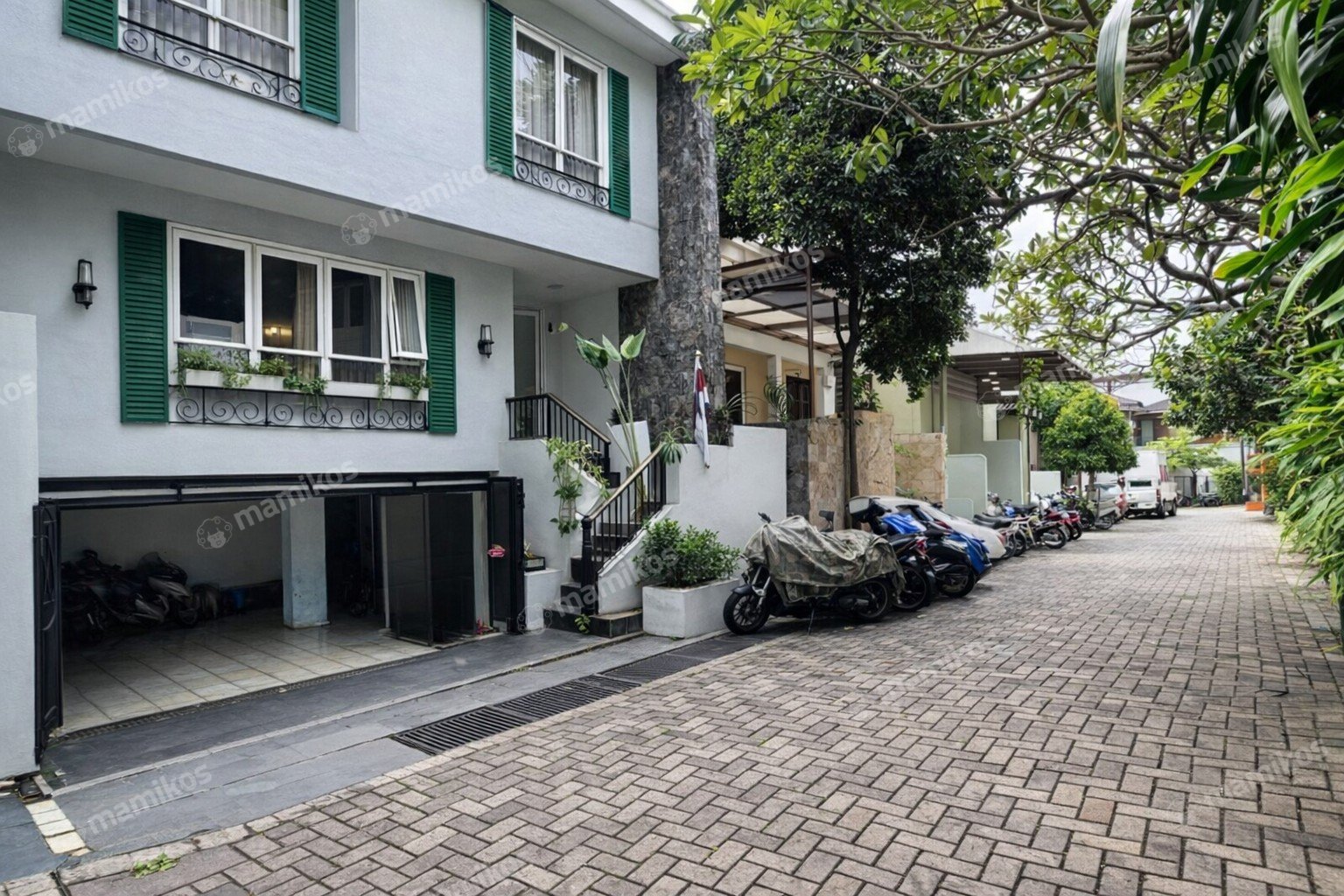 Rumah Sertifikat SHM 4 Kamar Tidur 4 Kamar Mandi Kemang Jakarta Selatan