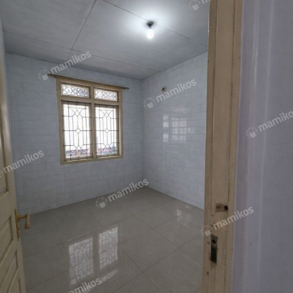 Rumah Sertifikat SHM 4 Kamar Tidur 3 Kamar Mandi Taman Palem Jakarta Barat - Photo 5