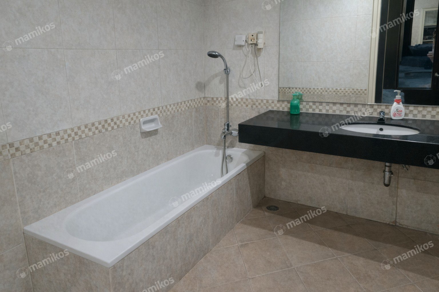 Rumah Sertifikat SHM 5 Kamar Tidur 5 Kamar Mandi Raffles Hills Jakarta Timur - Photo 5