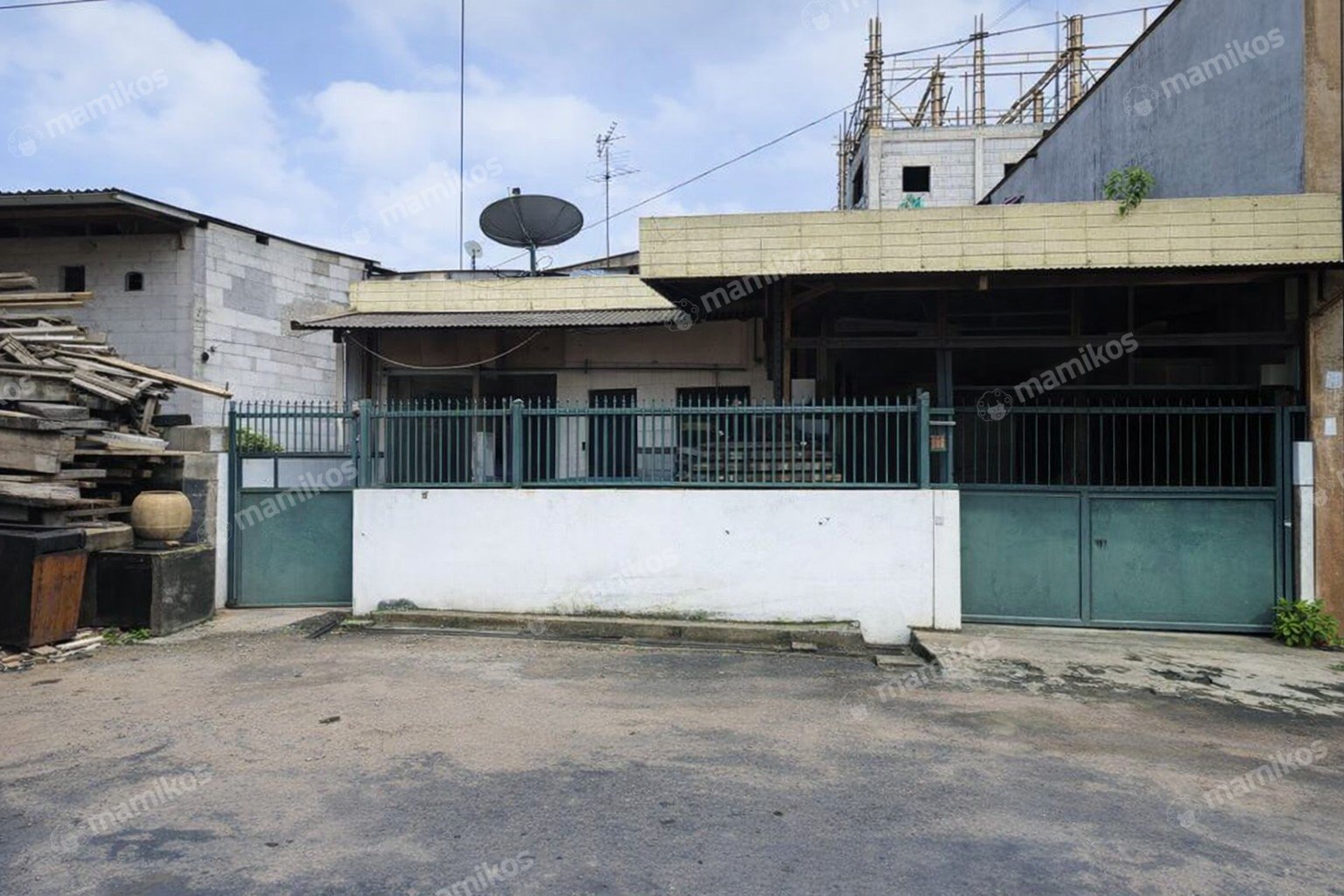 Rumah Sertifikat SHM 4 Kamar Tidur 2 Kamar Mandi Taman Palem Jakarta Barat