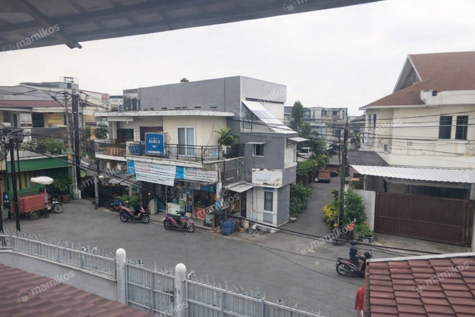 Rumah Sertifikat SHM 4 Kamar Tidur 3 Kamar Mandi Taman Ratu Jakarta Barat