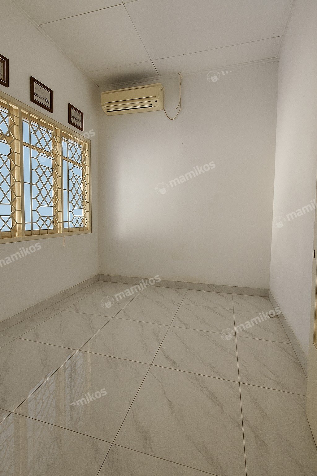 Rumah Sertifikat SHM 4 Kamar Tidur 2 Kamar Mandi Duta Garden Jakarta Barat - Photo 4