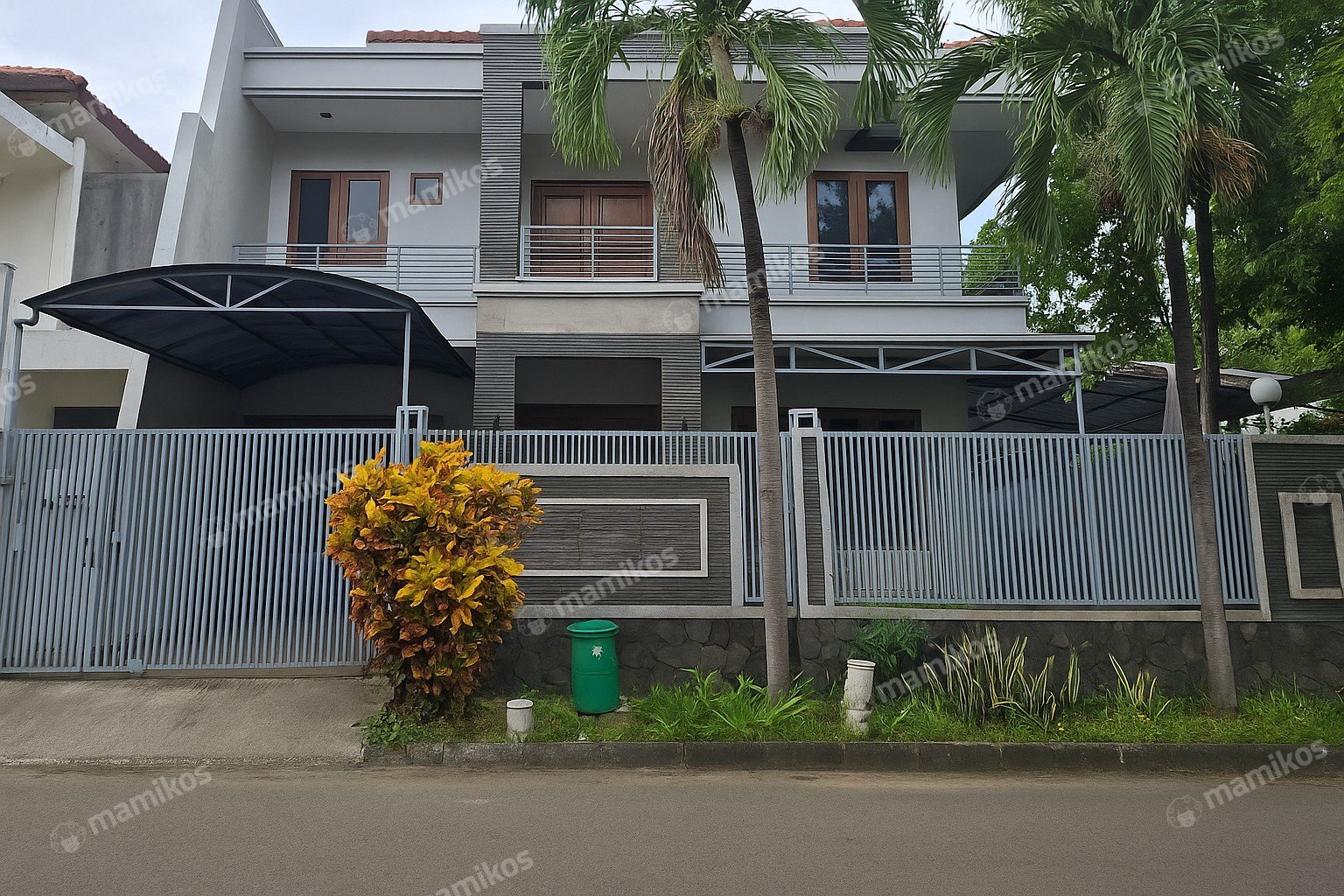 Rumah Sertifikat SHM 4 Kamar Tidur 4 Kamar Mandi Permata Buana Jakarta Barat