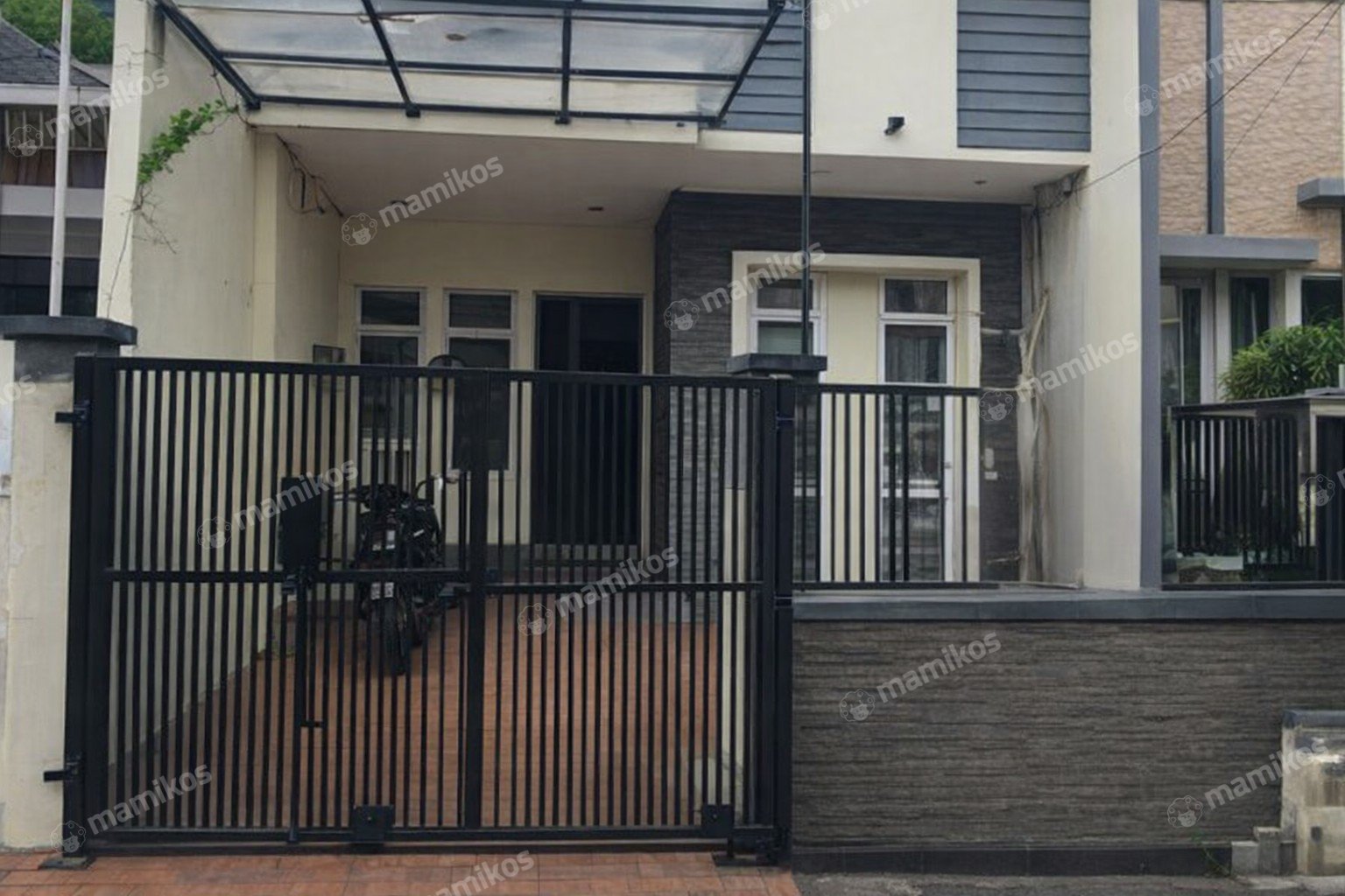 Rumah Sertifikat SHM 5 Kamar Tidur 3 Kamar Mandi Taman Ratu Jakarta Barat