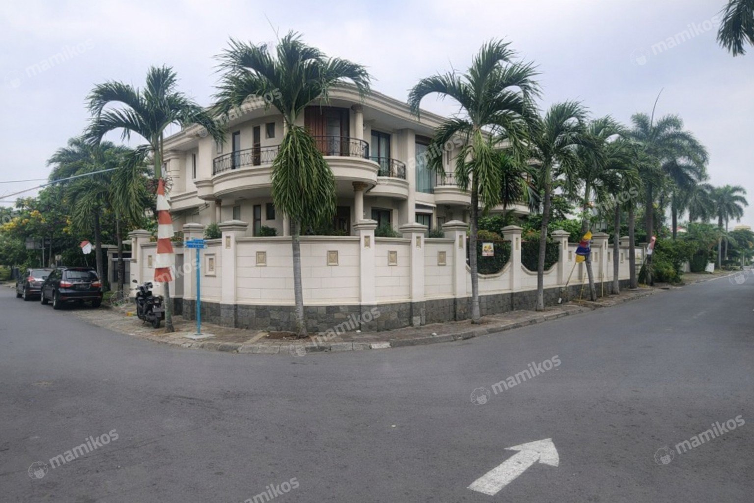 Rumah Sertifikat SHM 5 Kamar Tidur 5 Kamar Mandi Puri Indah Jakarta Barat