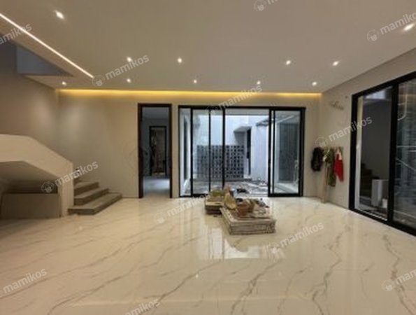 Rumah Sertifikat HGB 5 Kamar Tidur 5 Kamar Mandi Citraland Surabaya - Photo 2