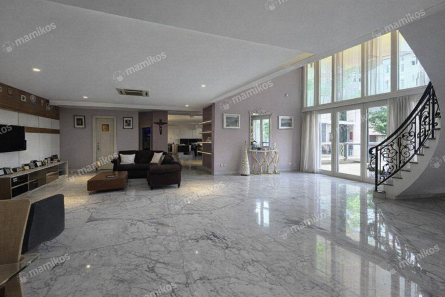 Rumah 4KT 3KM Tanjung Duren Jakarta Barat