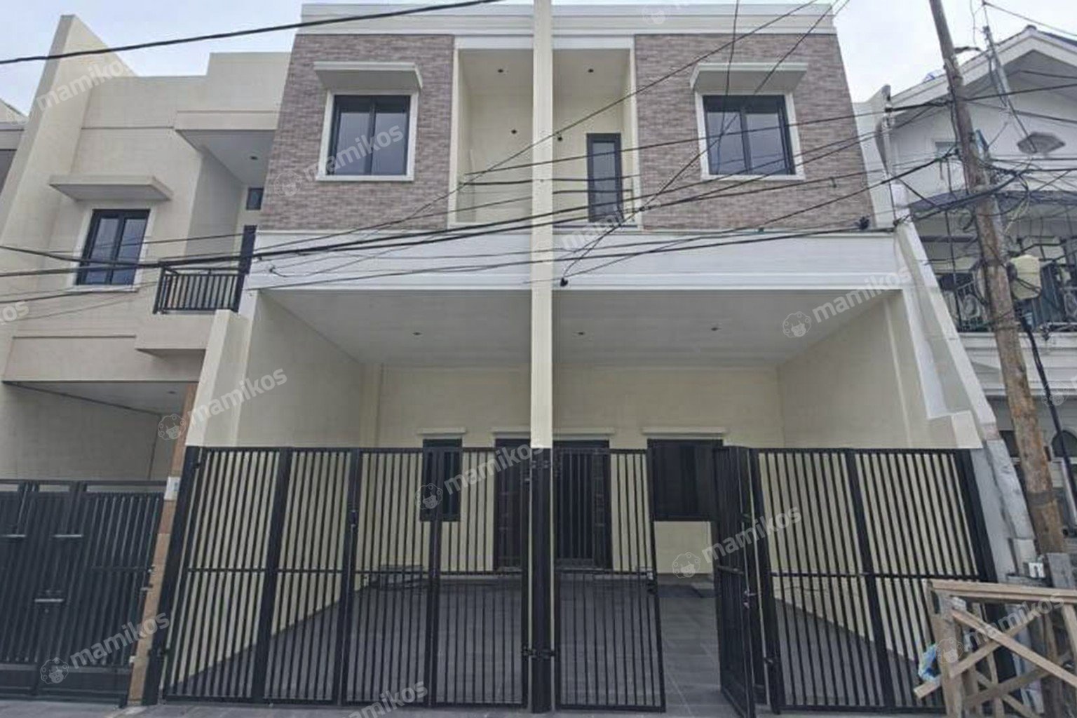 Rumah Sertifikat SHM 3 Kamar Tidur 3 Kamar Mandi Tanjung Duren Jakarta Barat