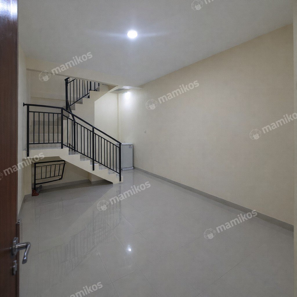Rumah Sertifikat SHM 3 Kamar Tidur 3 Kamar Mandi Tanjung Duren Jakarta Barat - Photo 3