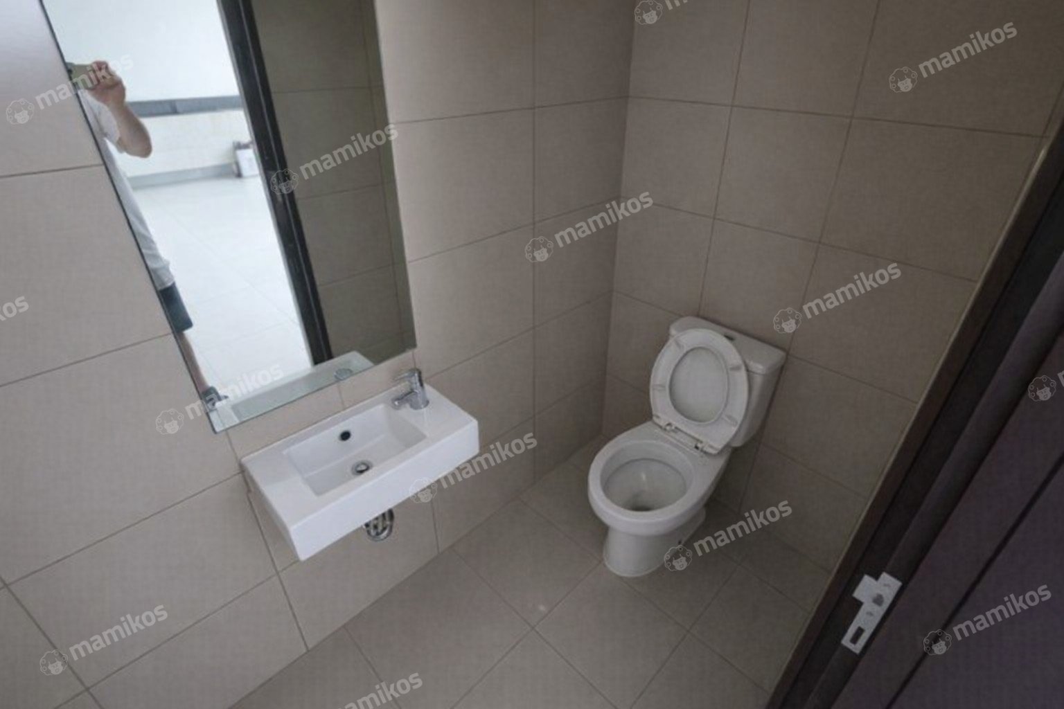 Rumah 4 Kamar Tidur 3 Kamar Mandi 2 Lantai Pantai Indah Kapuk 2 Jakarta Utara - Photo 4