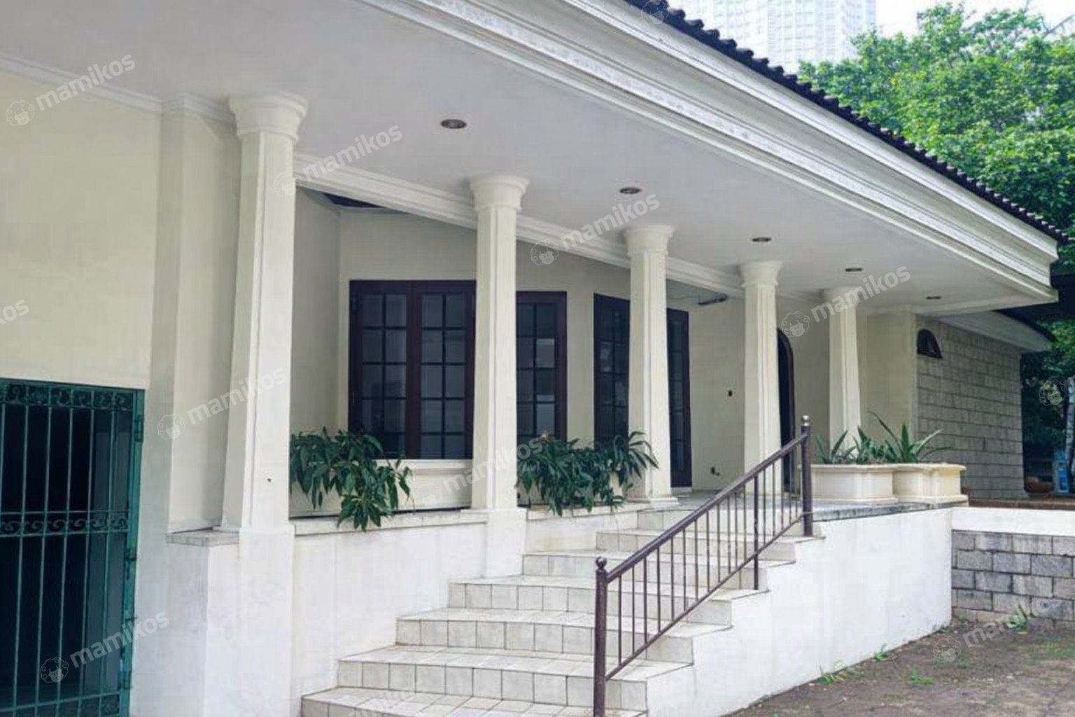 Rumah Sertifikat SHM 6 Kamar Tidur 5 Kamar Mandi Mega Kuningan Jakarta Selatan