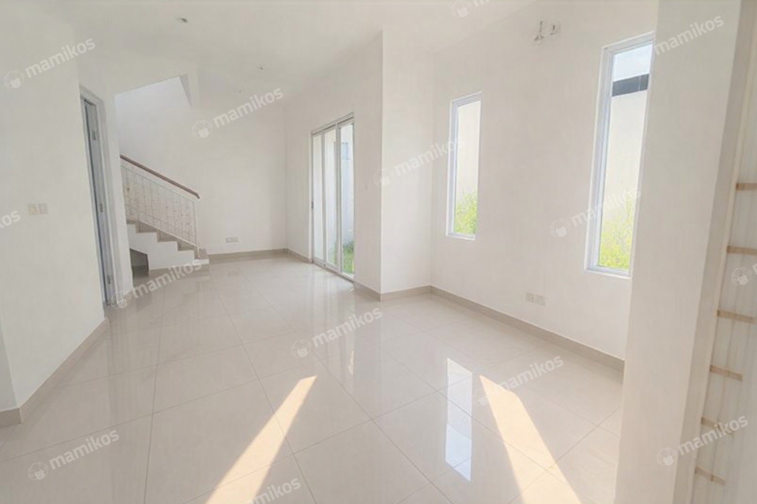 Rumah Sertifikat SHM 4 Kamar Tidur 3 Kamar Mandi Jakarta Garden City Jakarta Timur - Photo 2