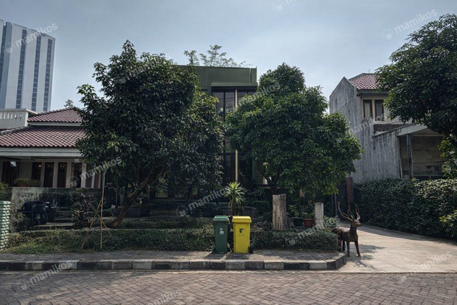 Rumah Sertifikat SHM 12 Kamar Tidur 11 Kamar Mandi Kemang Jakarta Selatan