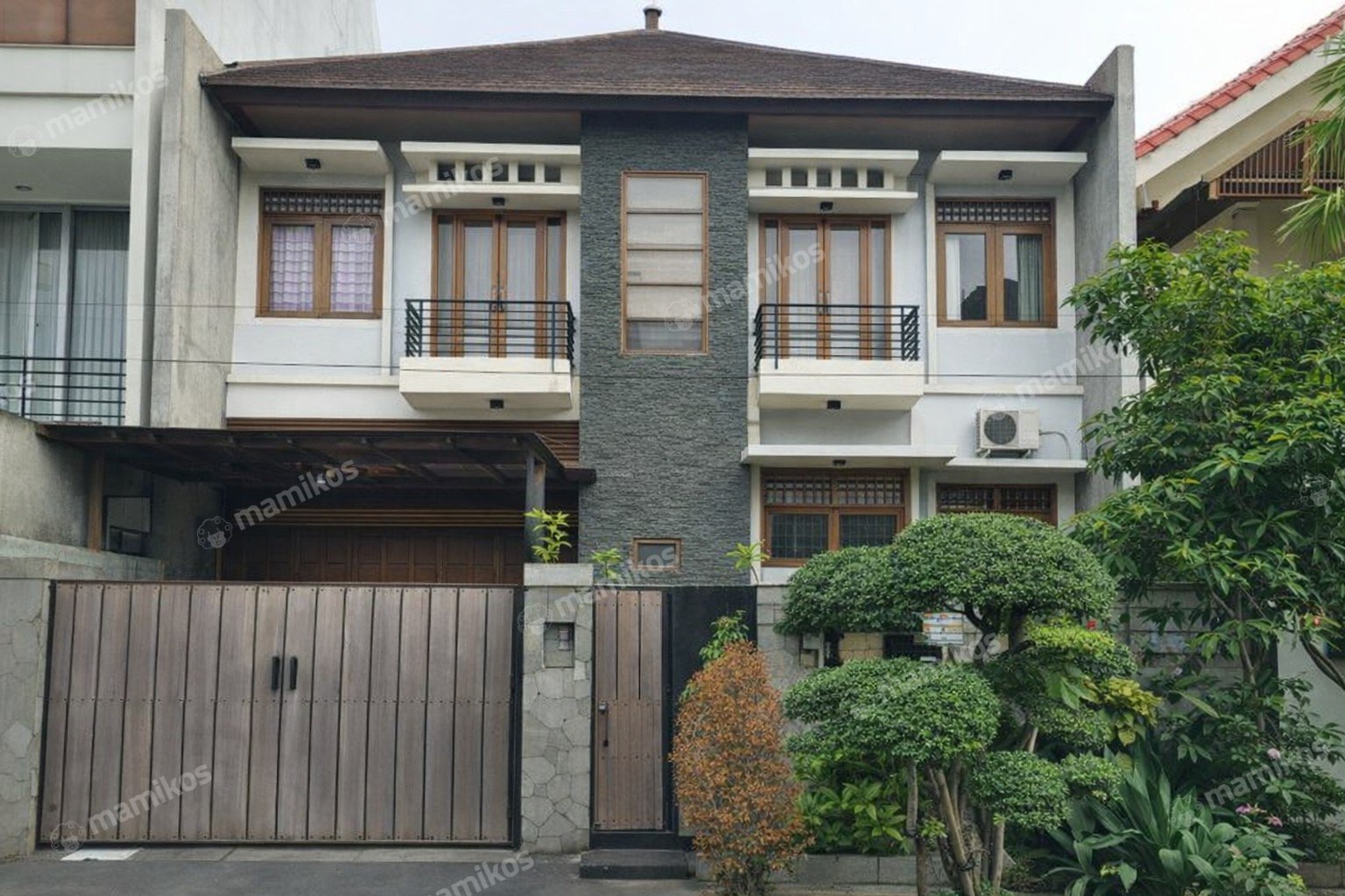 Rumah 4 Kamar Tidur 3 Kamar Mandi 2 Lantai Puri Indah Jakarta Barat