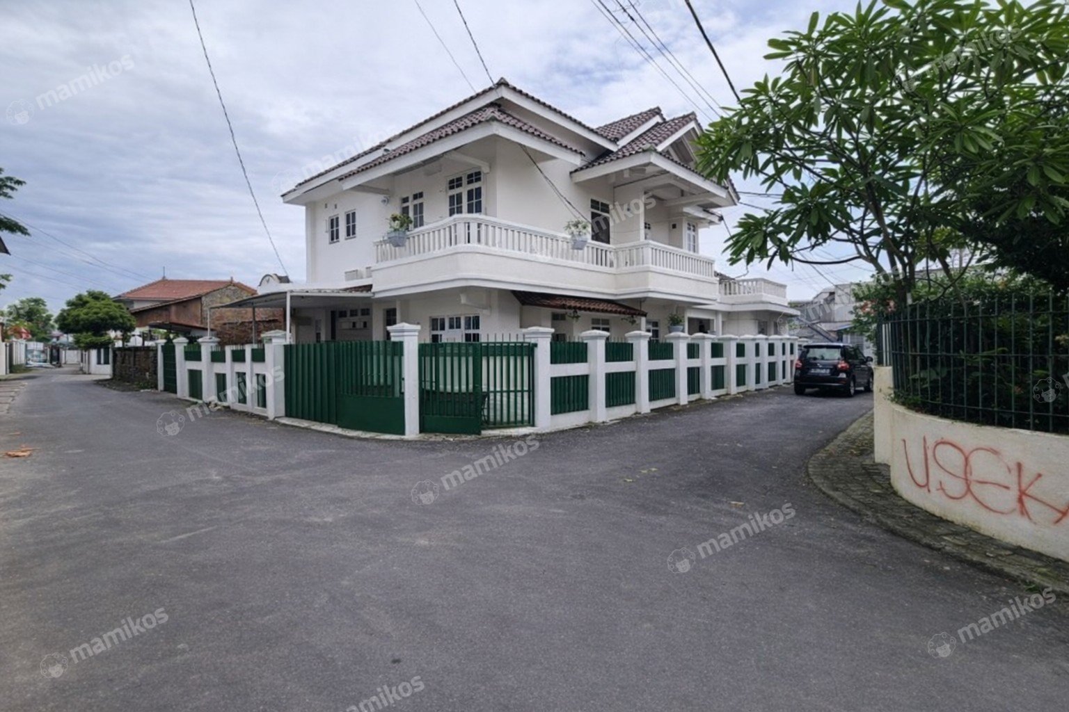 Rumah Sertifikat SHM 4 Kamar Tidur 4 Kamar Mandi Cirendeu Jakarta Selatan