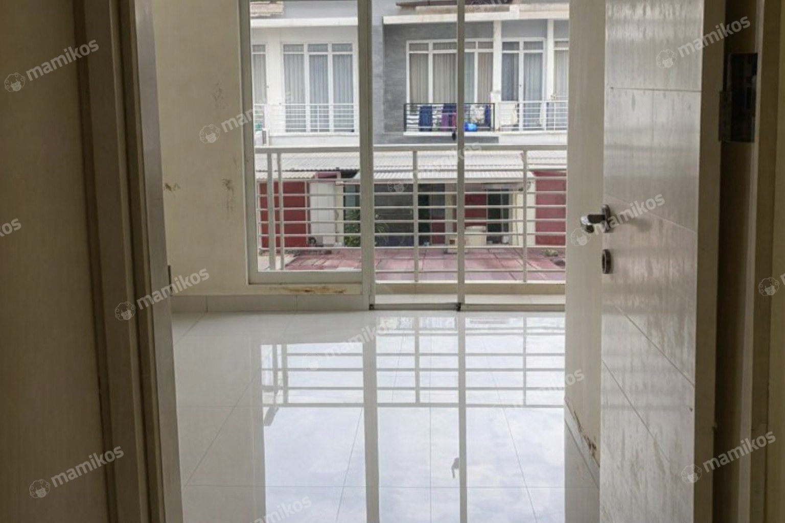 Rumah Sertifikat SHM 2 Kamar Tidur 2 Kamar Mandi Green Lake City Jakarta Barat