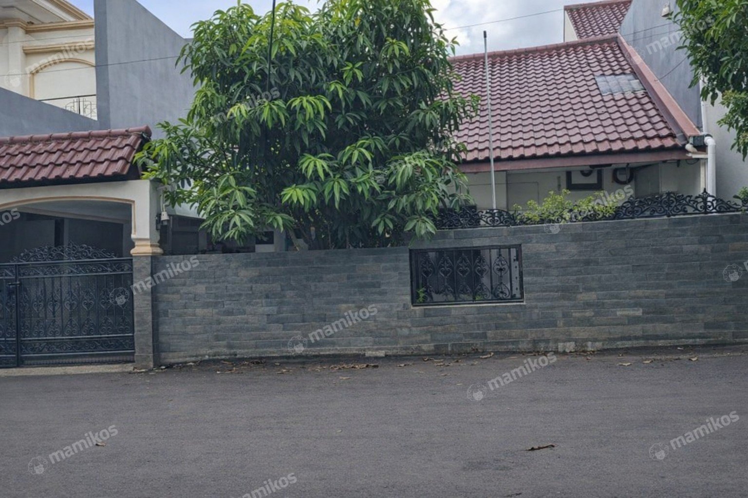 Rumah Sertifikat SHM 3 Kamar Tidur 3 Kamar Mandi Gandaria Jakarta Selatan