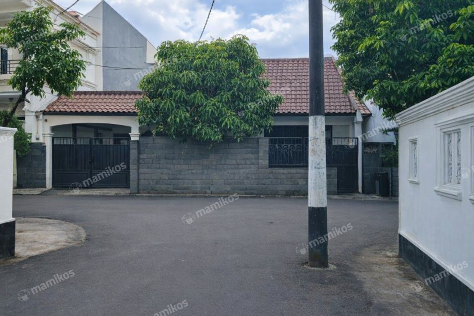 Rumah Sertifikat SHM 3 Kamar Tidur 3 Kamar Mandi Gandaria Jakarta Selatan - Photo 2