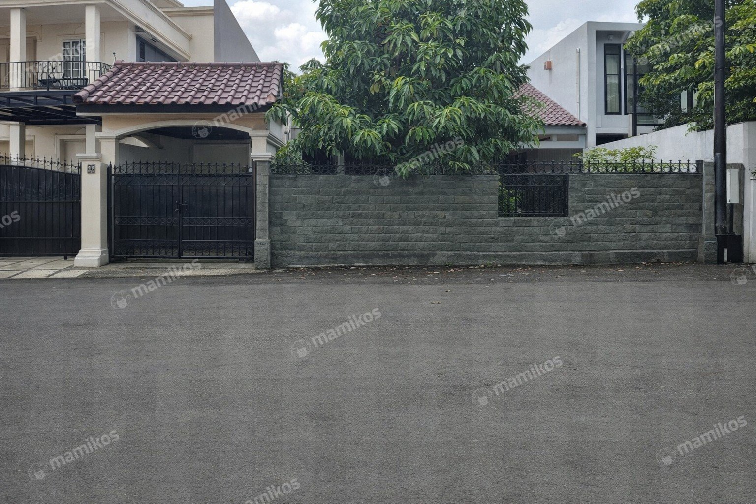 Rumah Sertifikat SHM 3 Kamar Tidur 3 Kamar Mandi Gandaria Jakarta Selatan - Photo 4