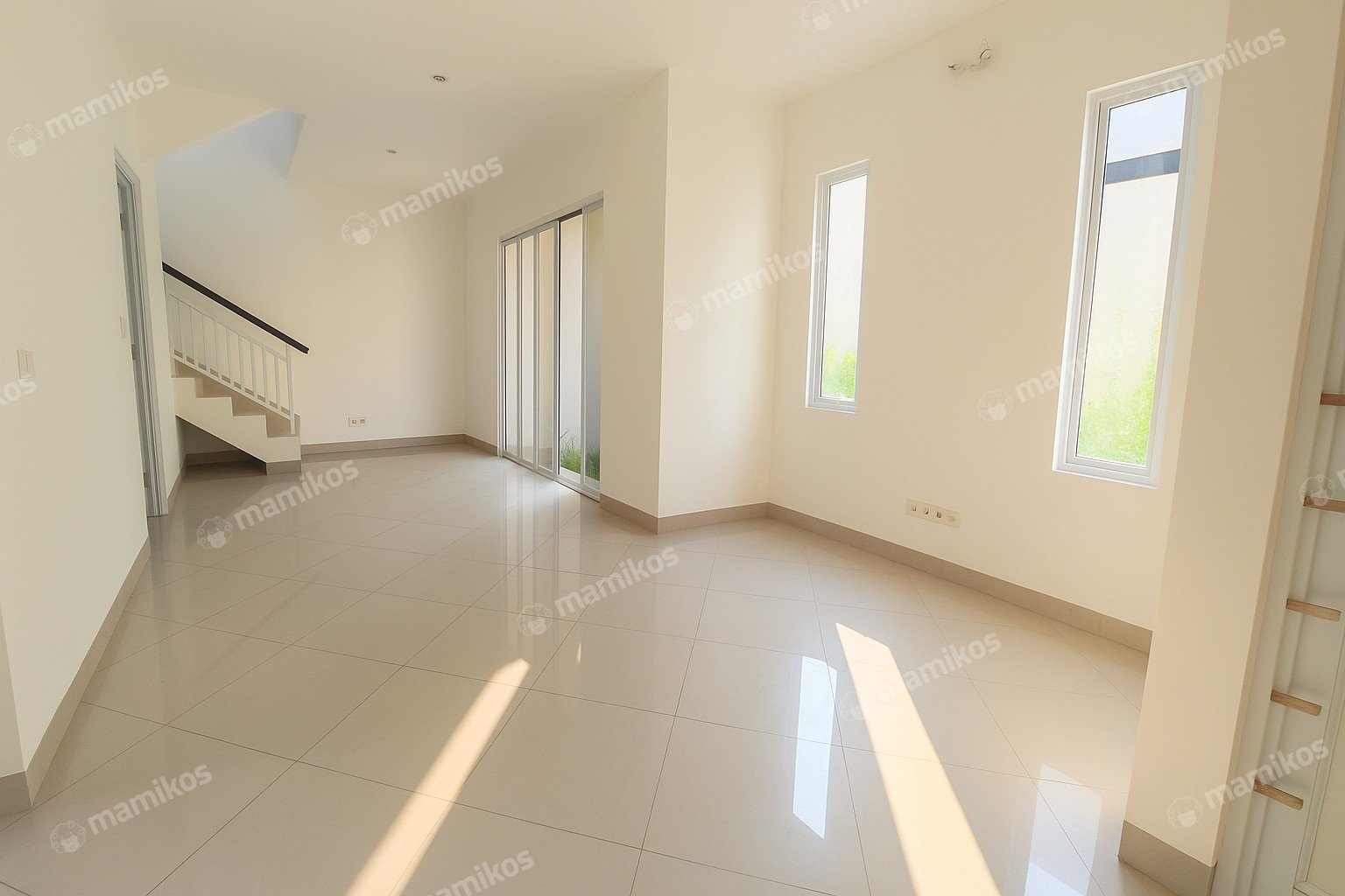 Rumah Sertifikat SHM 4 Kamar Tidur 3 Kamar Mandi Jakarta Garden City Jakarta Timur - Photo 2
