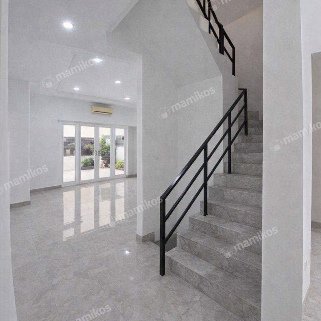 Rumah Sertifikat SHM 3 Kamar Tidur 3 Kamar Mandi Permata Buana Jakarta Barat - Photo 3